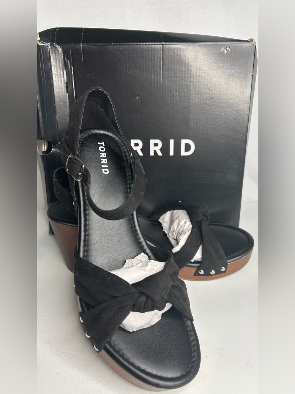 New In Box Torrid 4H BLK KNOT FAUX WOOD HEEL Sz 13 - Picture 2 of 7